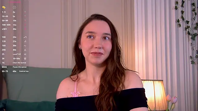 Suzaneey online show from April 2026 07:27:02 PM
