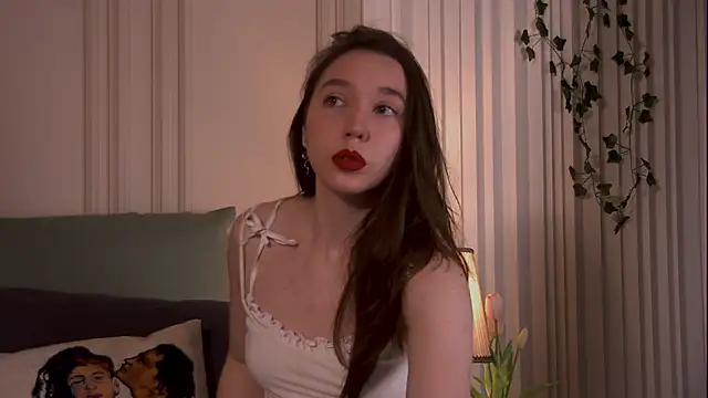 Suzaneey online show from May 2026 06:35:01 PM