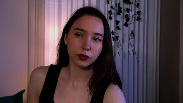 Suzaneey online show from June 2026 06:33:01 PM