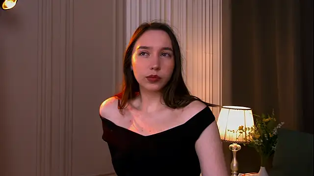 Suzaneey online show from June 2026 07:18:01 PM