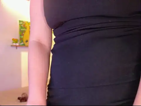 ShantallPariss online show from April 2026 06:55:02 PM