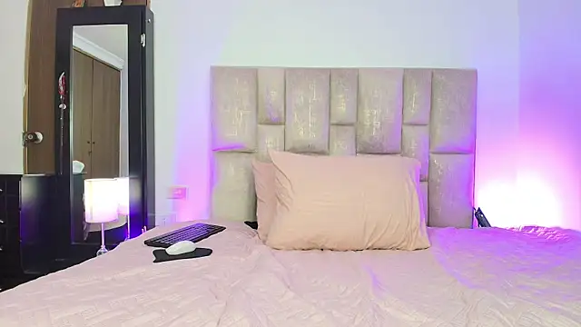hott mature online show from June 2026 11:56:02 AM