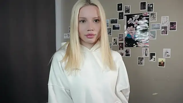 PamilaPoppe online show from April 2026 08:28:02 AM