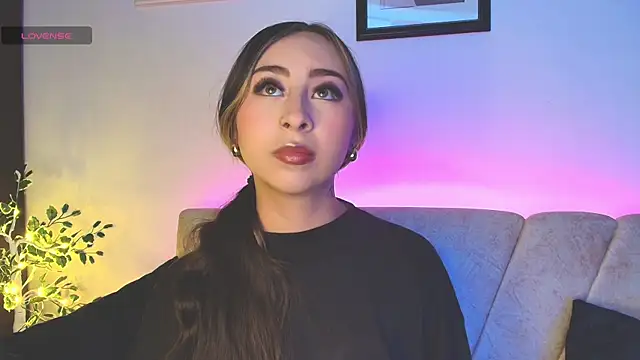 Snapshot of Cloe_martinezz_ chatting on April 2026 05:21:01 AM Cloe martinezz online show from April 2026 05:21:01 AM