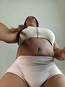 Snapshot of MadameEbony chatting on June 2026 11:35:01 AM MadameEbony online show from June 2026 11:35:01 AM
