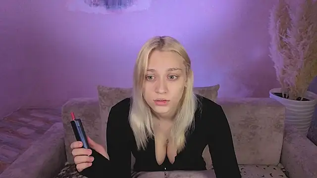 Snapshot of KaraLiin chatting on May 2026 04:49:02 PM KaraLiin online show from May 2026 04:49:02 PM