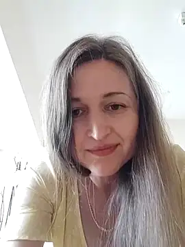 irresistibelle online show from April 2026 12:52:02 PM