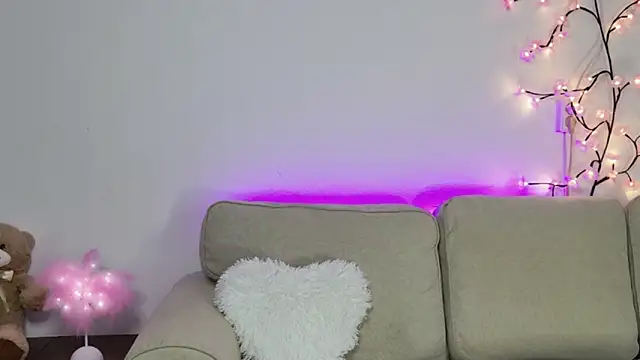 KylieElise online show from April 2026 09:23:01 AM