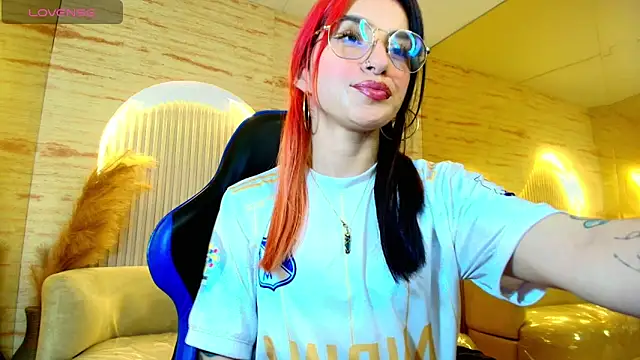 Moon Red r online show from May 2026 12:46:01 PM