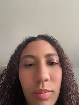 Snapshot of Daphnne_Curly chatting on June 2026 10:46:02 PM Daphnne Curly online show from June 2026 10:46:02 PM
