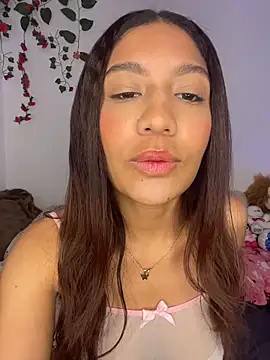 Snapshot of Daphnne_Curly chatting on June 2026 02:05:01 AM Daphnne Curly online show from June 2026 02:05:01 AM