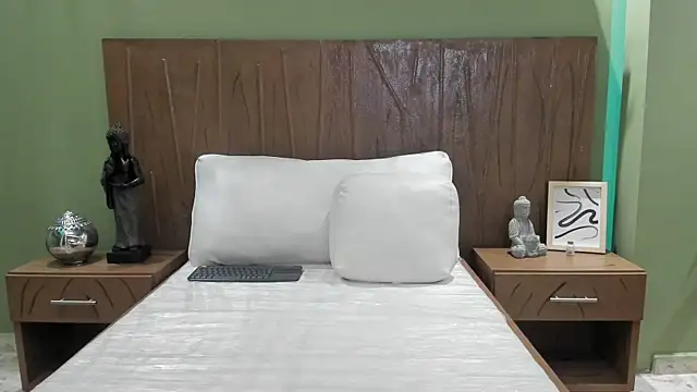LunaDelux0 online show from May 2026 12:34:01 PM
