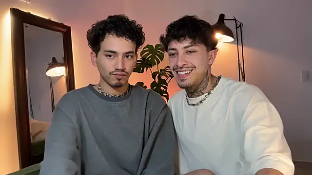 Snapshot of Noah_and_Steven chatting on May 2026 08:36:02 PM Noah and Steven online show from May 2026 08:36:02 PM