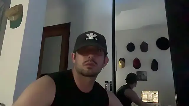 MathiasBellucci online show from April 2026 11:18:02 PM