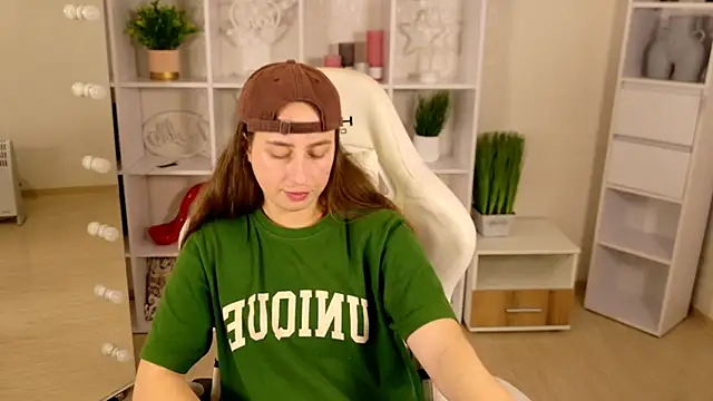 NadinnL online show from May 2026 06:31:02 AM