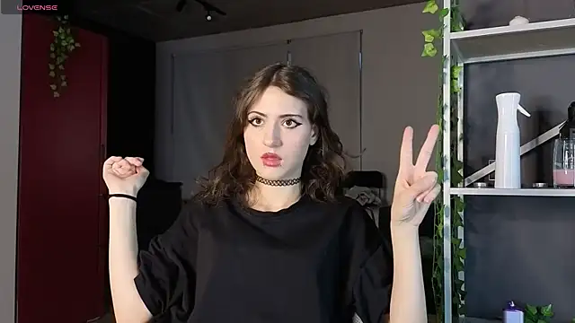 lovergirl4me online show from May 2026 04:12:02 PM
