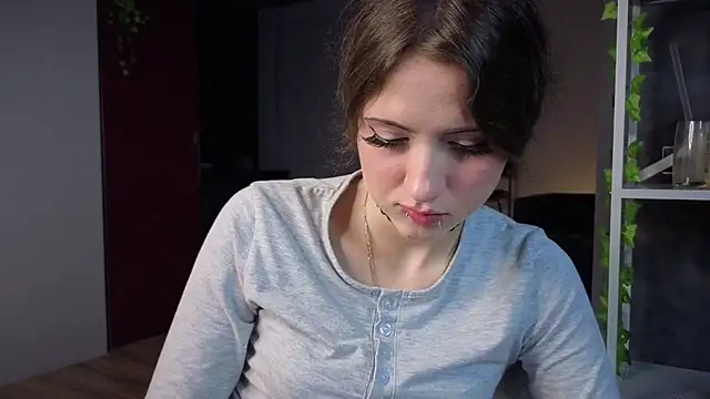 lovergirl4me online show from June 2026 05:40:02 PM
