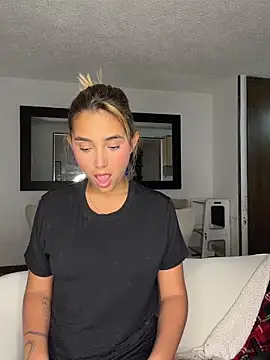 Snapshot of LoisC chatting on May 2026 02:19:01 AM LoisC online show from May 2026 02:19:01 AM