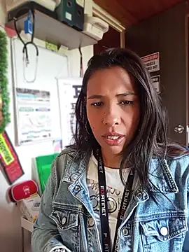 Ivon C online show from May 2026 01:18:02 PM