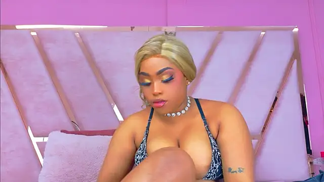 TiannahGlow online show from May 2026 12:26:02 PM