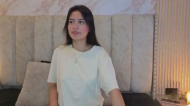 Snapshot of Alahia_Bloom chatting on June 2026 11:58:01 AM Alahia Bloom online show from June 2026 11:58:01 AM
