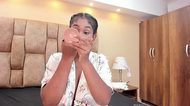 AlissonJamess online show from April 2026 12:18:02 PM
