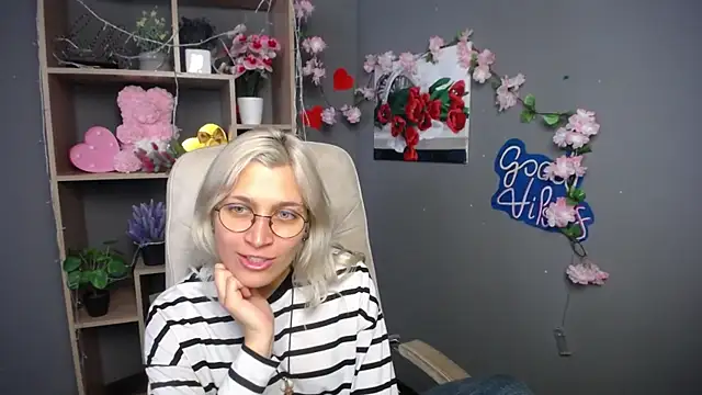 Snapshot of RubyDaviss chatting on May 2026 12:02:01 PM RubyDaviss online show from May 2026 12:02:01 PM