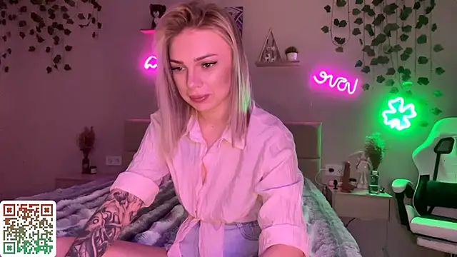 Snapshot of CandyRass chatting on May 2026 08:10:01 AM CandyRass online show from May 2026 08:10:01 AM