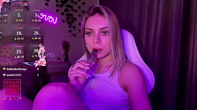 Snapshot of CandyRass chatting on June 2026 12:20:02 PM CandyRass online show from June 2026 12:20:02 PM