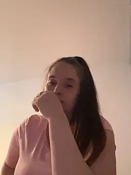 Poppylooloo online show from June 2026 01:04:01 PM