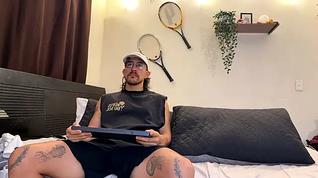 Snapshot of Aaron_wheel chatting on June 2026 02:07:01 AM Aaron wheel online show from June 2026 02:07:01 AM