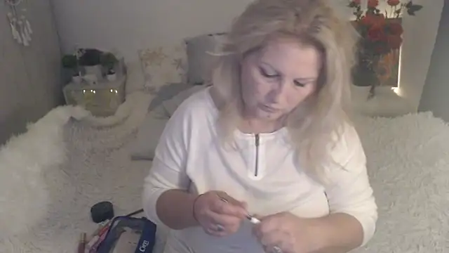 Divineblond online show from February 2026 10:40:01 PM