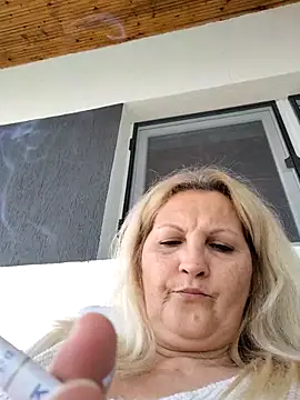 Divineblond online show from April 2026 12:58:02 PM