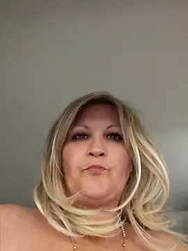 Divineblond online show from June 2026 11:06:01 PM