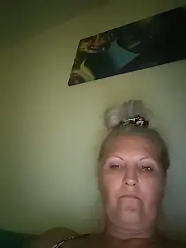 Snapshot of Divineblond chatting on June 2026 06:58:01 PM Divineblond online show from June 2026 06:58:01 PM