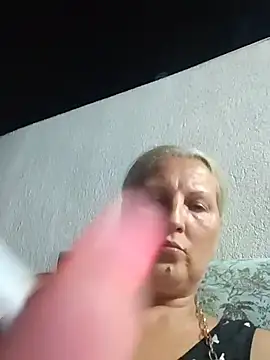 Snapshot of Divineblond chatting on July 2026 07:52:01 PM Divineblond online show from July 2026 07:52:01 PM