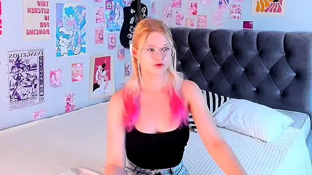 LunariaFox online show from June 2026 02:23:01 PM
