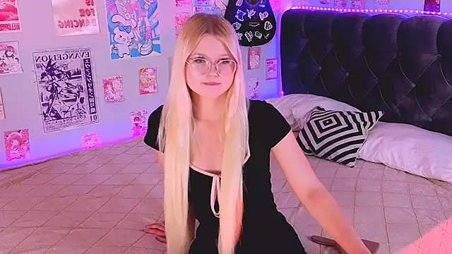 LunariaFox online show from July 2026 02:46:02 PM