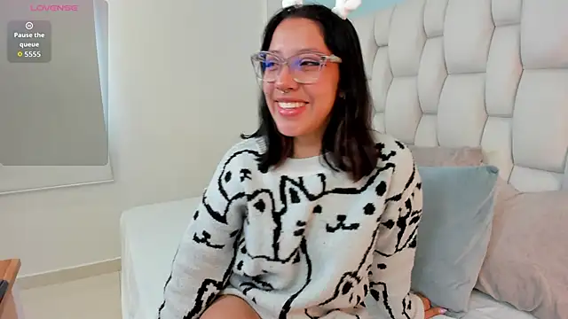 Snapshot of vayra_moon chatting on May 2026 06:04:02 PM vayra moon online show from May 2026 06:04:02 PM