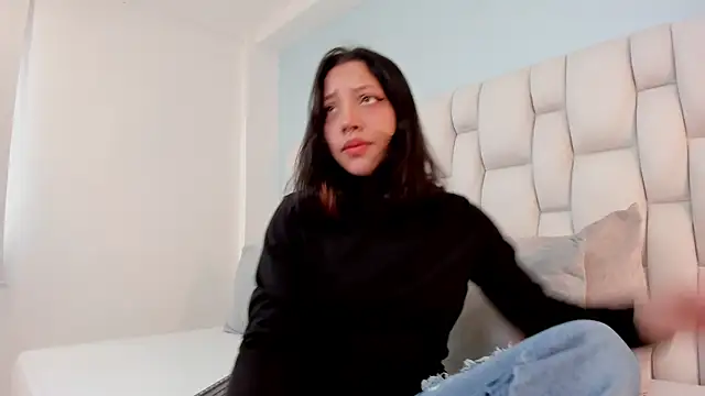 Snapshot of vayra_moon chatting on June 2026 04:45:01 PM vayra moon online show from June 2026 04:45:01 PM