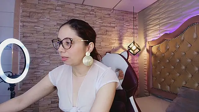 stephaniesun  online show from April 2026 01:20:01 PM