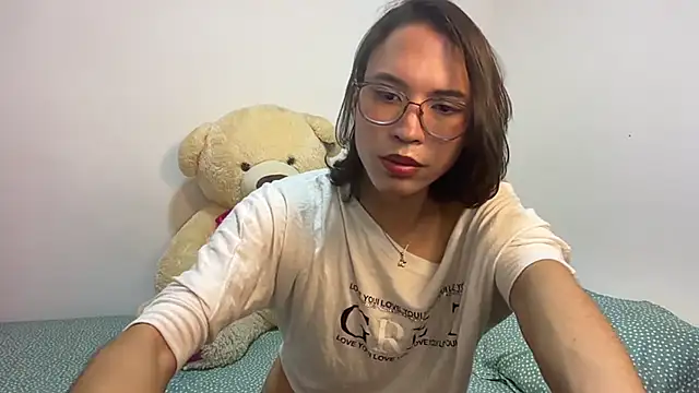 Snapshot of LONDON_ROSE chatting on June 2026 09:19:02 PM LONDON ROSE online show from June 2026 09:19:02 PM