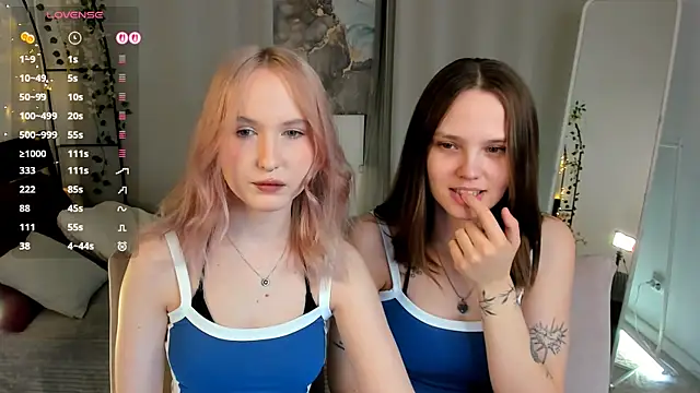 lisaluve online show from April 2026 09:43:02 PM