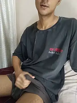 Snapshot of skinny_raj chatting on June 2026 08:08:02 PM skinny raj online show from June 2026 08:08:02 PM