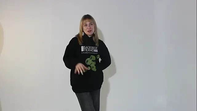 AstrixorLune online show from April 2026 01:02:01 PM