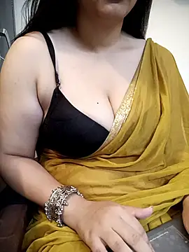 Snapshot of Aayaat__ chatting on June 2026 06:33:02 AM Aayaat online show from June 2026 06:33:02 AM
