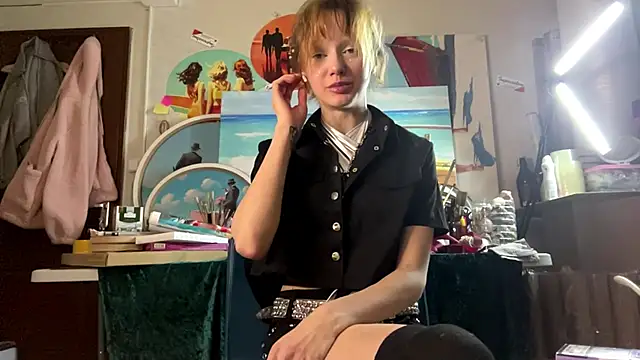 sarawhisperr online show from April 2026 07:22:01 PM