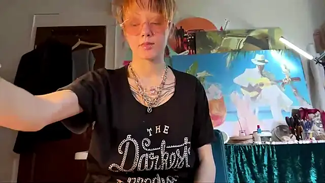 sarawhisperr online show from May 2026 12:10:01 PM