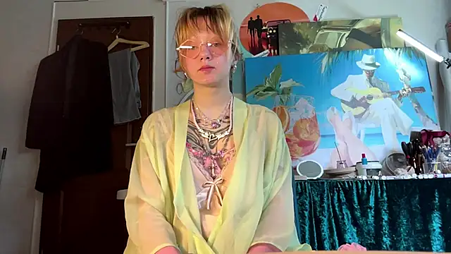 sarawhisperr online show from May 2026 12:33:01 PM