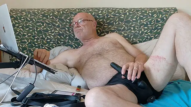 Snapshot of KinkCentral chatting on June 2026 07:35:01 PM KinkCentral online show from June 2026 07:35:01 PM